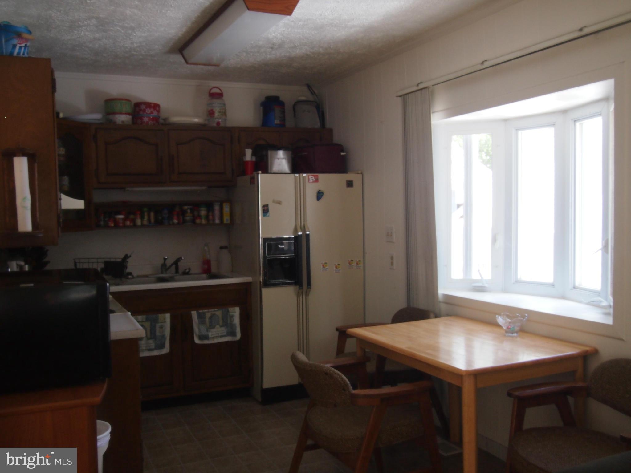 1624 Marlboro Road Edgewater, MD 21037 - Photo 16 of 26 Family Room