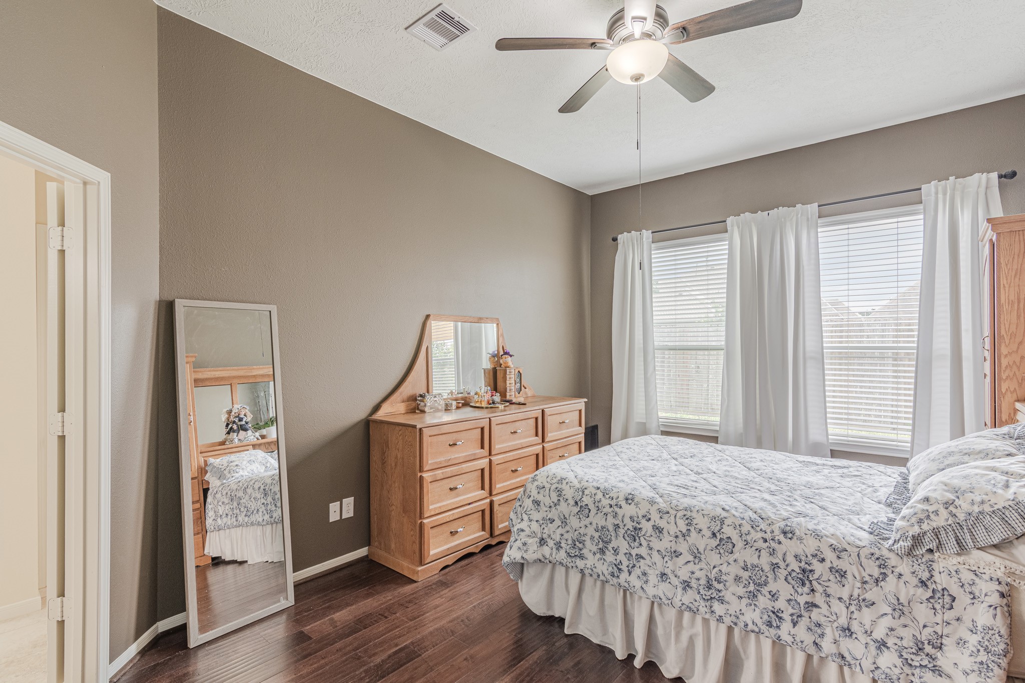 2954 Smokey Forest Lane Spring, TX 77386 - Photo 24 of 40 a bedroom with a bed and a chandelier