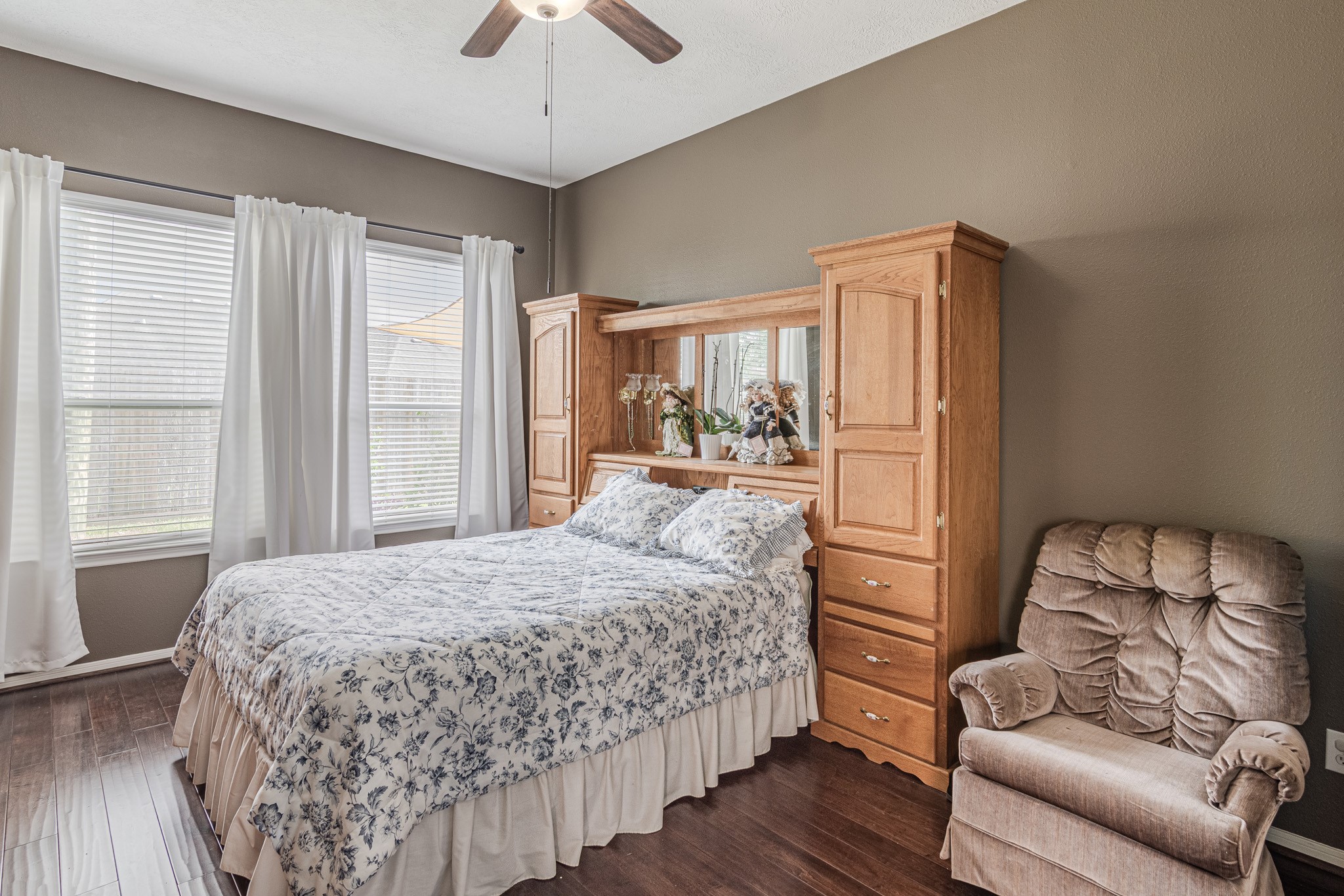 2954 Smokey Forest Lane Spring, TX 77386 - Photo 25 of 40 a bedroom with a bed couch and a chandelier