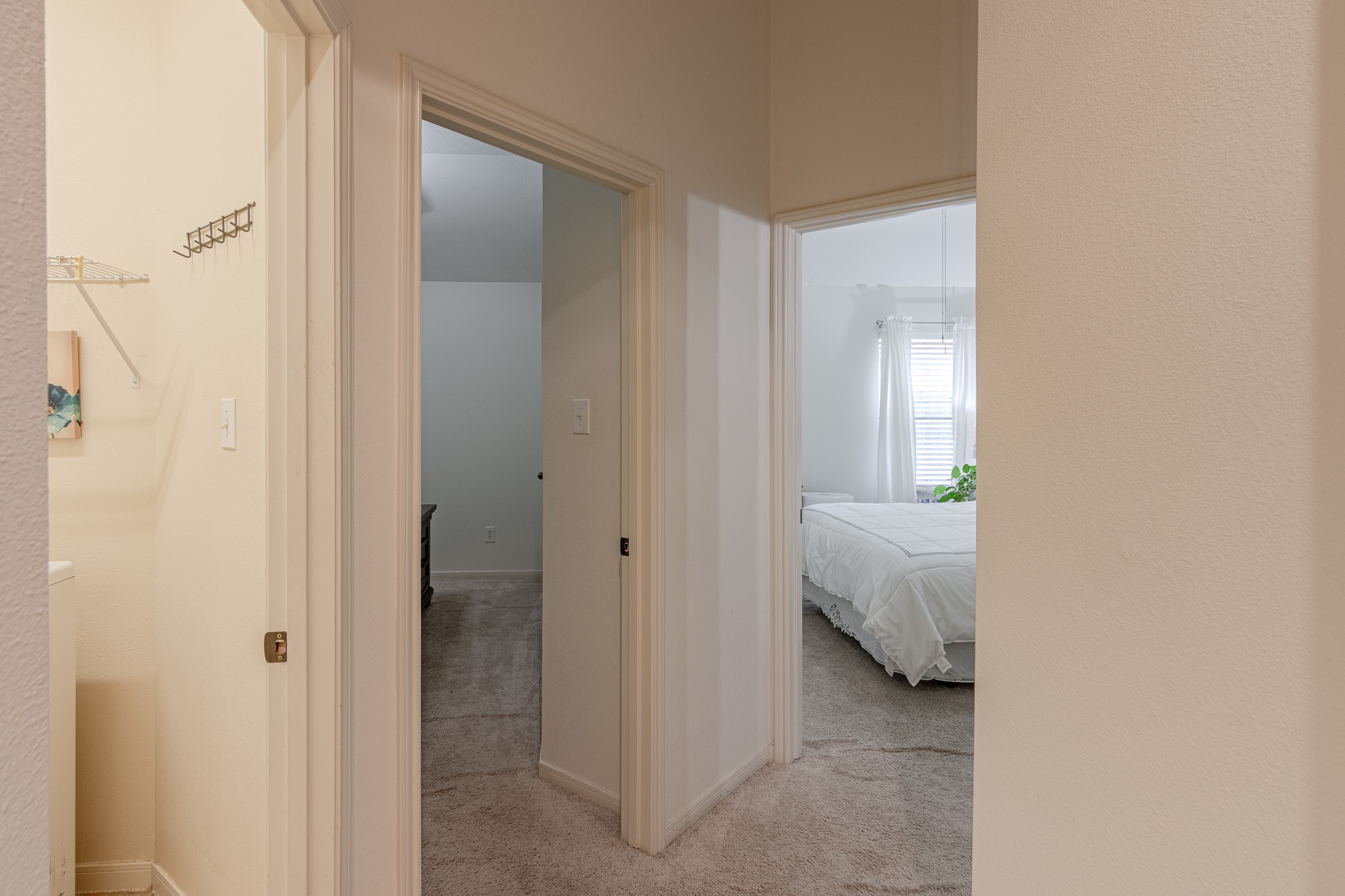 2954 Smokey Forest Lane Spring, TX 77386 - Photo 30 of 40 a en suite bathroom with a sink and a mirror
