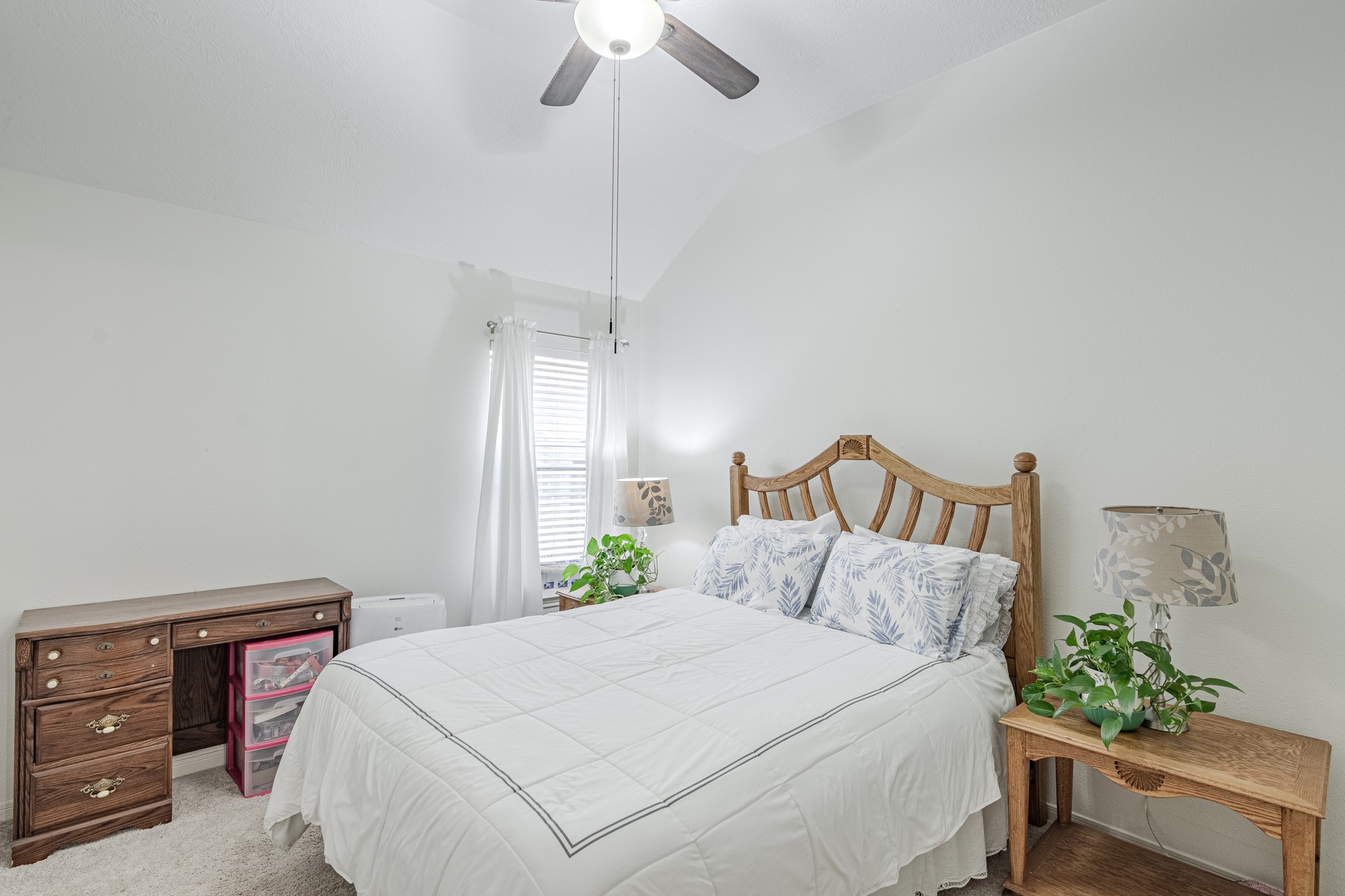 2954 Smokey Forest Lane Spring, TX 77386 - Photo 35 of 40 a bedroom with a bed and a potted plant