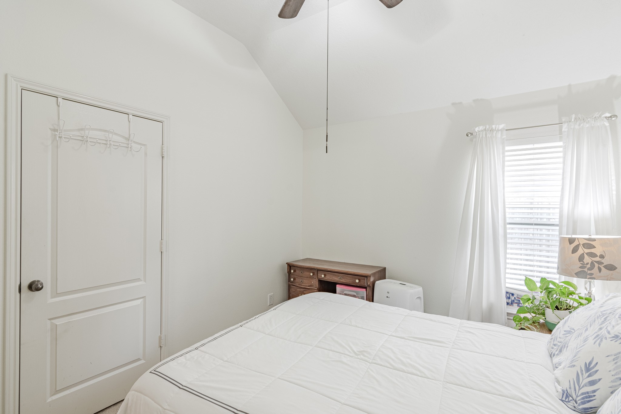 2954 Smokey Forest Lane Spring, TX 77386 - Photo 36 of 40 a bedroom with a bed and a window