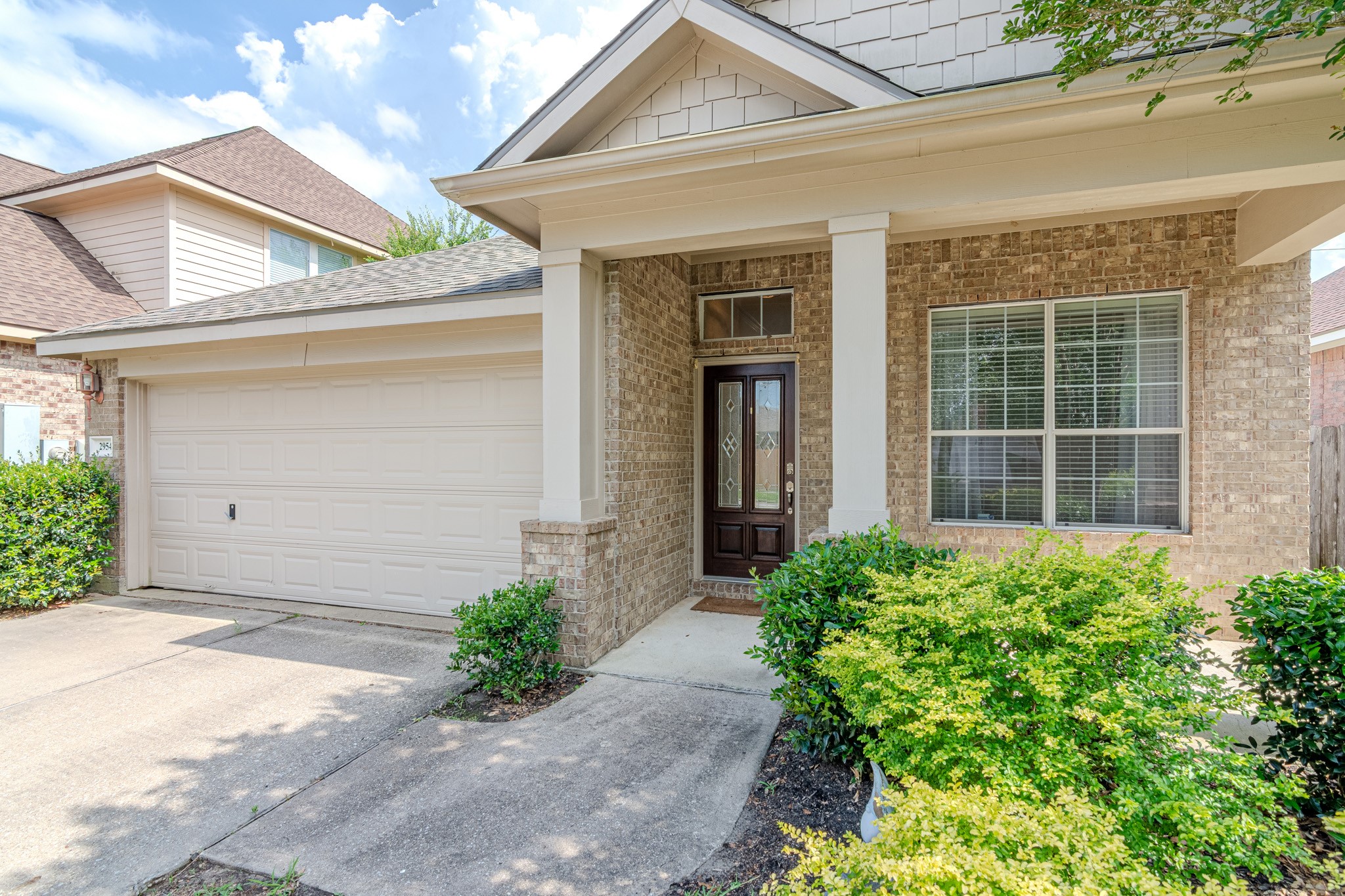 2954 Smokey Forest Lane Spring, TX 77386 - Photo 4 of 40 a view of a house with potted plants