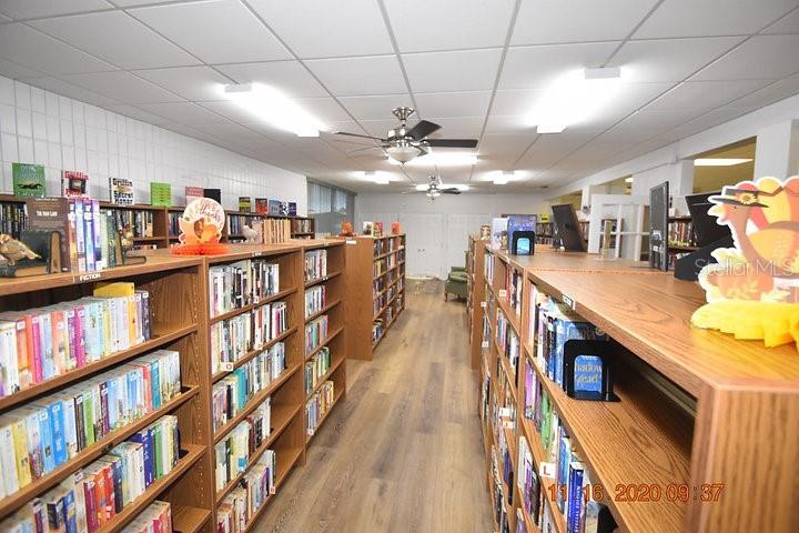 721 Roma Road Venice, FL 34285 - Photo 16 of 20 a view of a living room and a kitchen