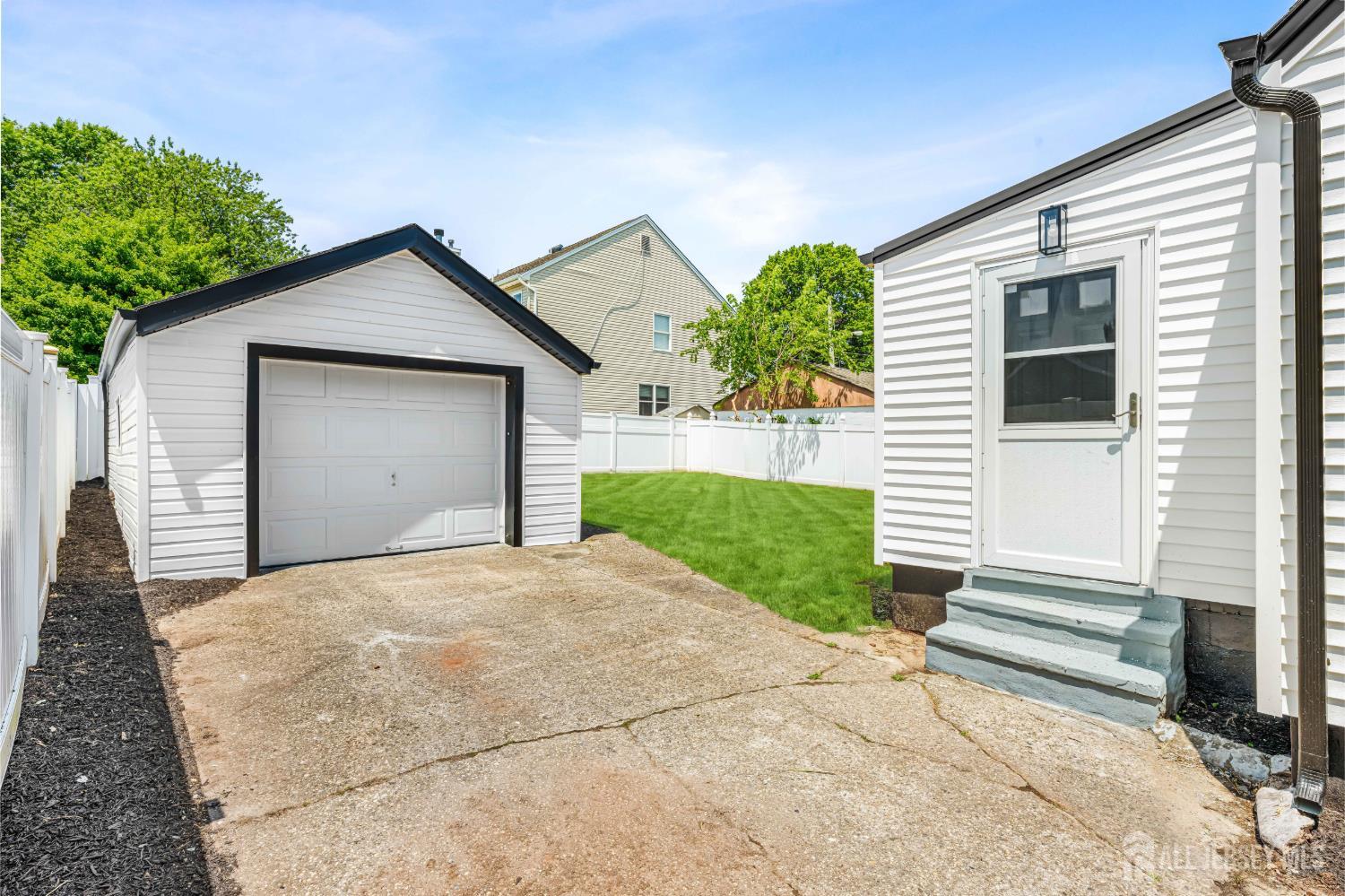 234 Old Road Sewaren, NJ 07077 - Photo 4 of 40