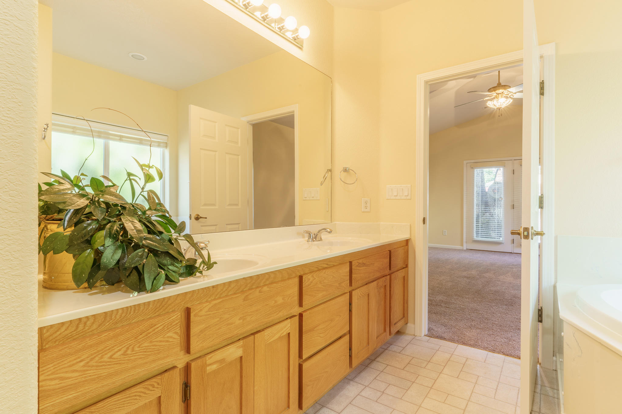 536 Ridgeway Circle Central Point, OR 97502 - Photo 29 of 31 Lots of counter space