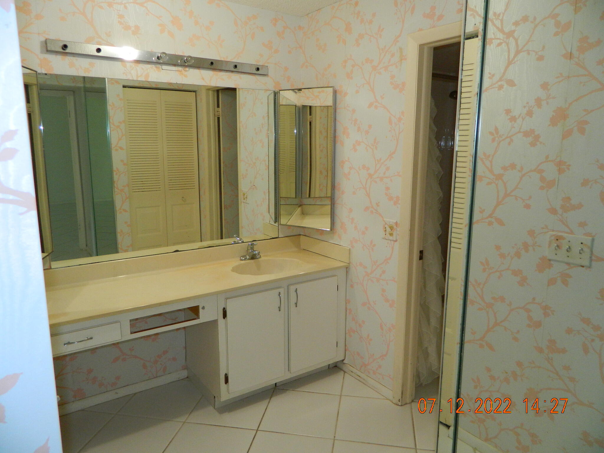 21213 Lago Circle, Unit 10E Boca Raton, FL 33433 - Photo 19 of 21 DSCN8564