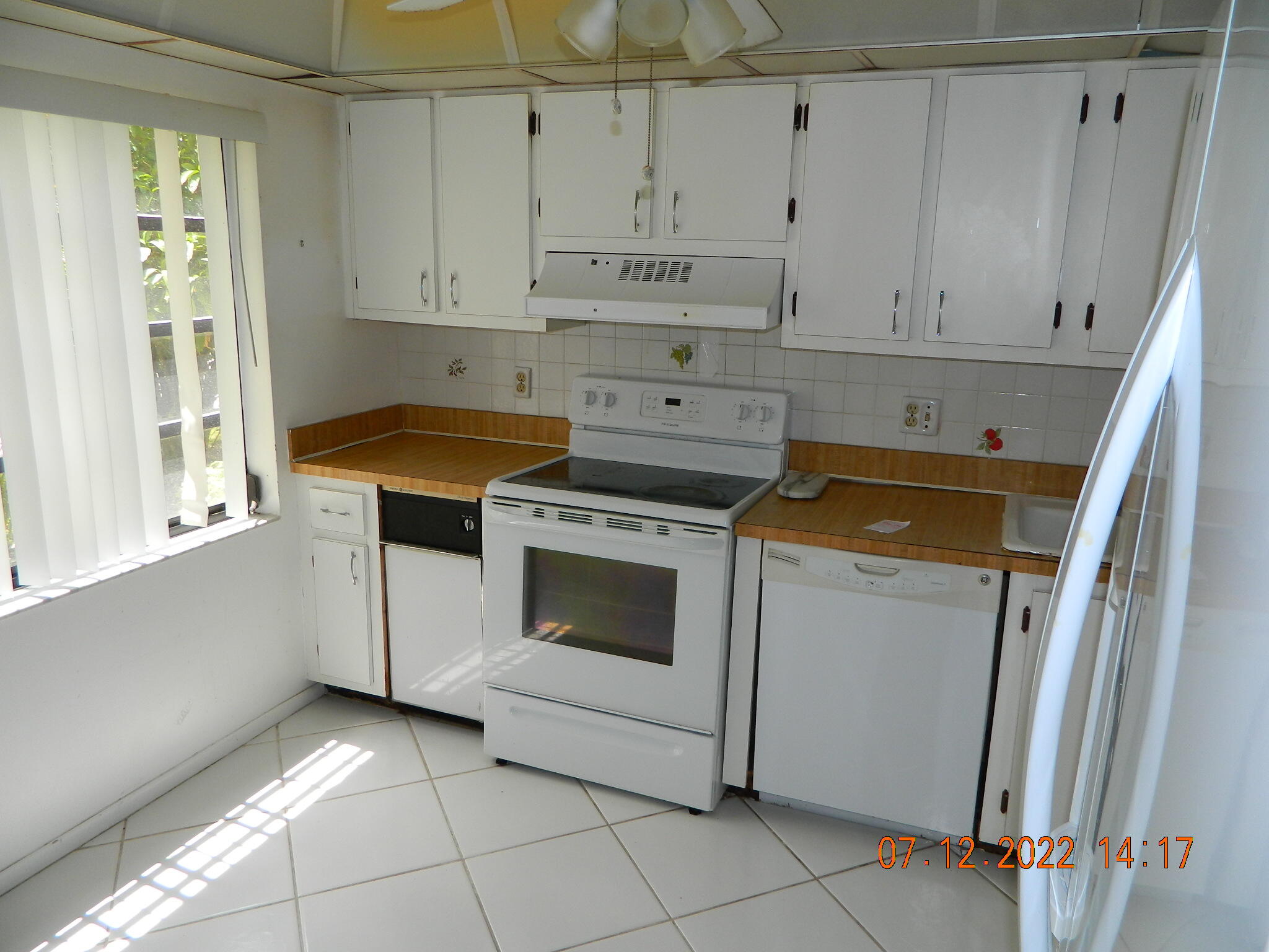 21213 Lago Circle, Unit 10E Boca Raton, FL 33433 - Photo 5 of 21 DSCN8552