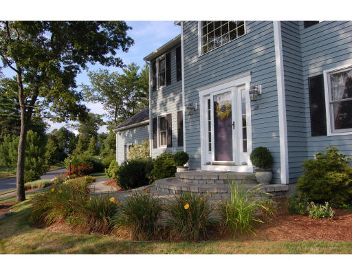28 Pilgrim Road Mansfield, MA 02048 - Photo 2 of 19 Gallery Image 2