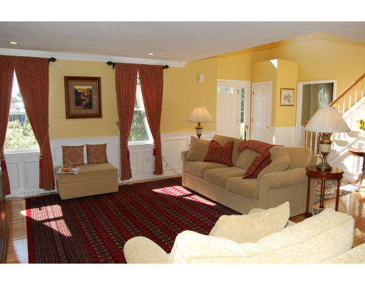28 Pilgrim Road Mansfield, MA 02048 - Photo 5 of 19 Gallery Image 5