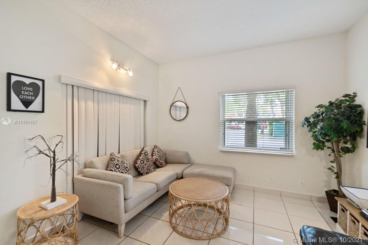 501 Racquet Club Road, Unit 61 Weston, FL 33326 - Photo 4 of 17 a living room with furniture and a potted plant