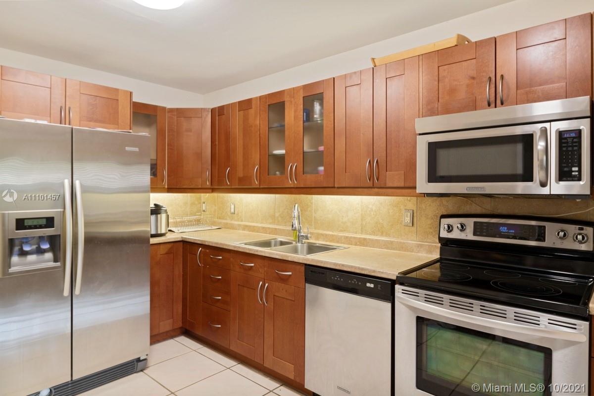 501 Racquet Club Road, Unit 61 Weston, FL 33326 - Photo 7 of 17 a kitchen with a sink stove and microwave