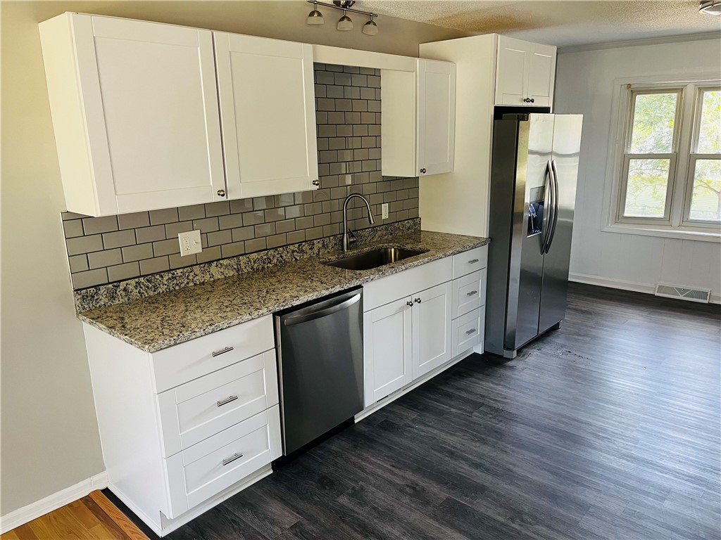 123 Terrace Lane Anderson, SC 29621 - Photo 4 of 19 Renovated Kitchen w/ new Refrigerator & Dishwasher