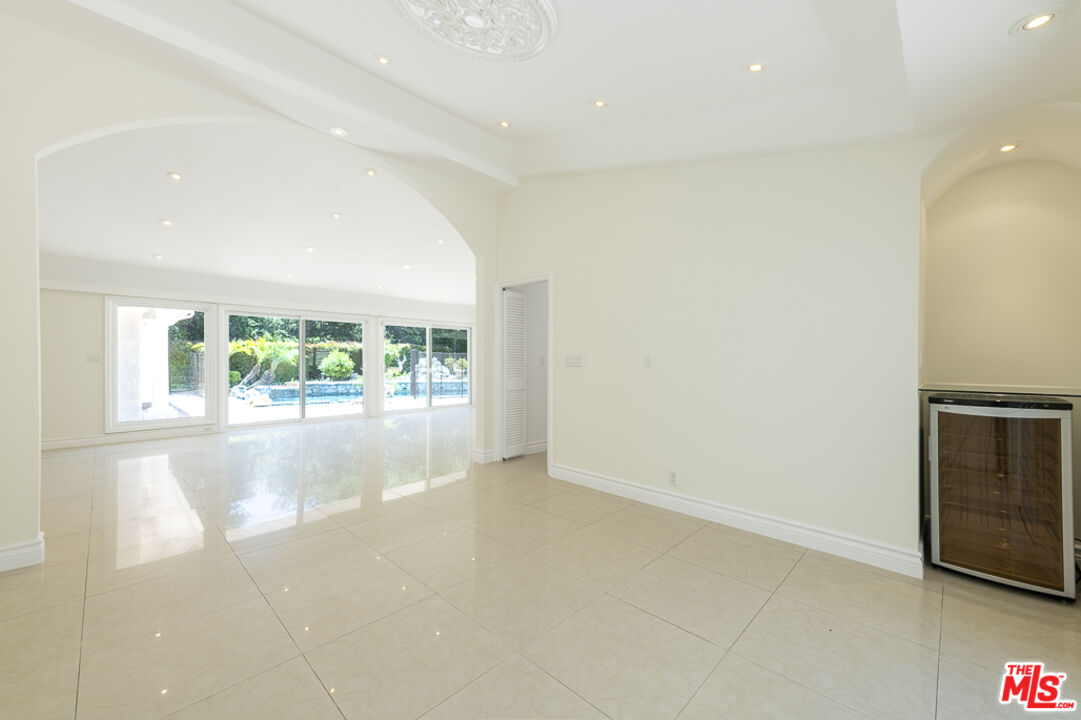 16379 Meadow Ridge Road West Encino, CA 91436 - Photo 7 of 36