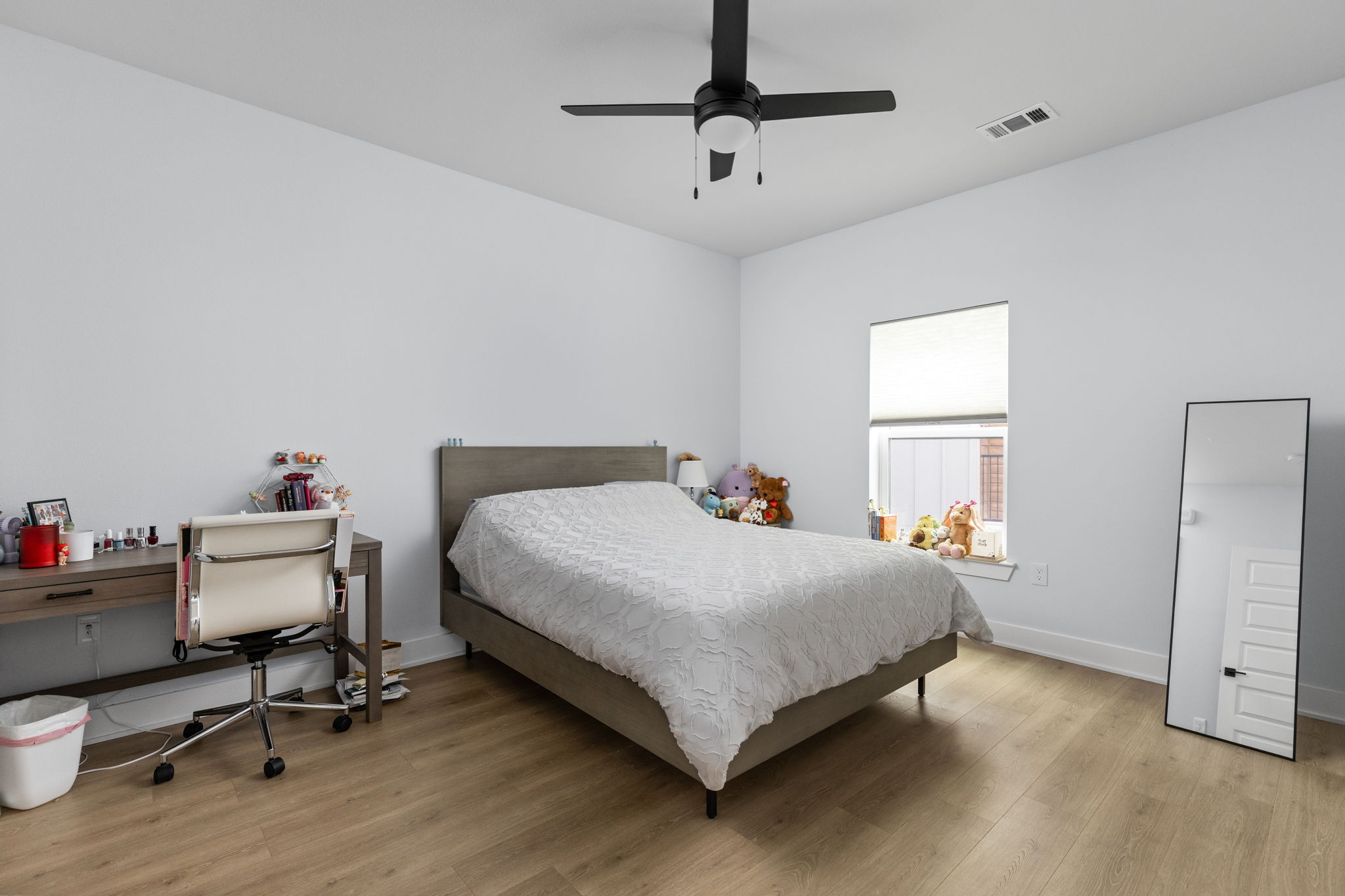 2500 Longview Street, Unit 405 Austin, TX 78705 - Photo 11 of 28 Bedroom featuring light wood-type flooring, an office area, and a ceiling fan