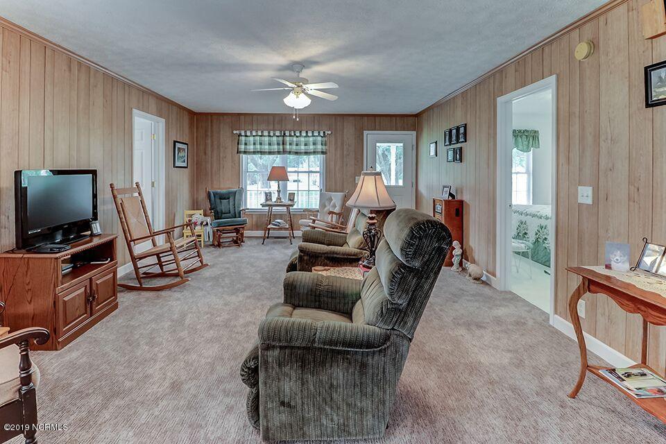 6668 Funston Road Southeast Winnabow, NC 28479 - Photo 16 of 22 living room