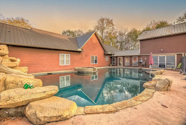 $1,200,000 | 20205 Highway 146, Liberty, TX 77575