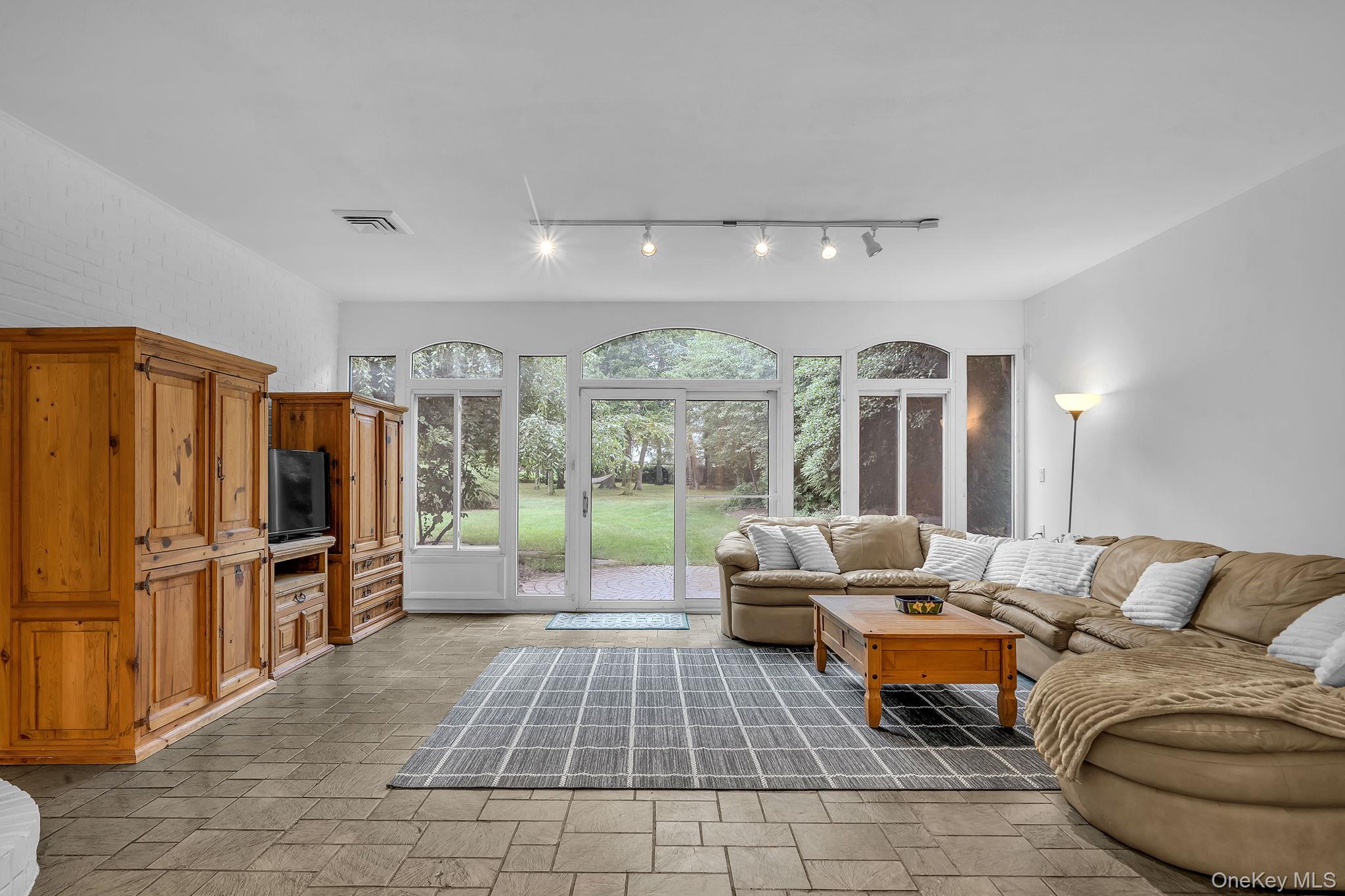 863 Richmond Road East Meadow, NY 11554 - Photo 22 of 44