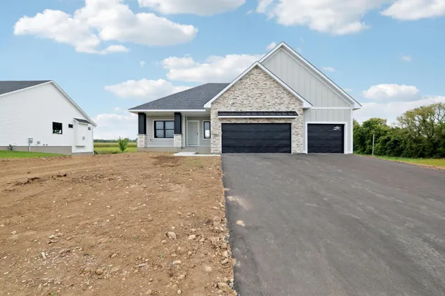 $604,900 | 490 Sea Wing Boulevard, Prescott, WI 54021