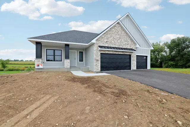 $604,900 | 490 Sea Wing Boulevard, Prescott, WI 54021