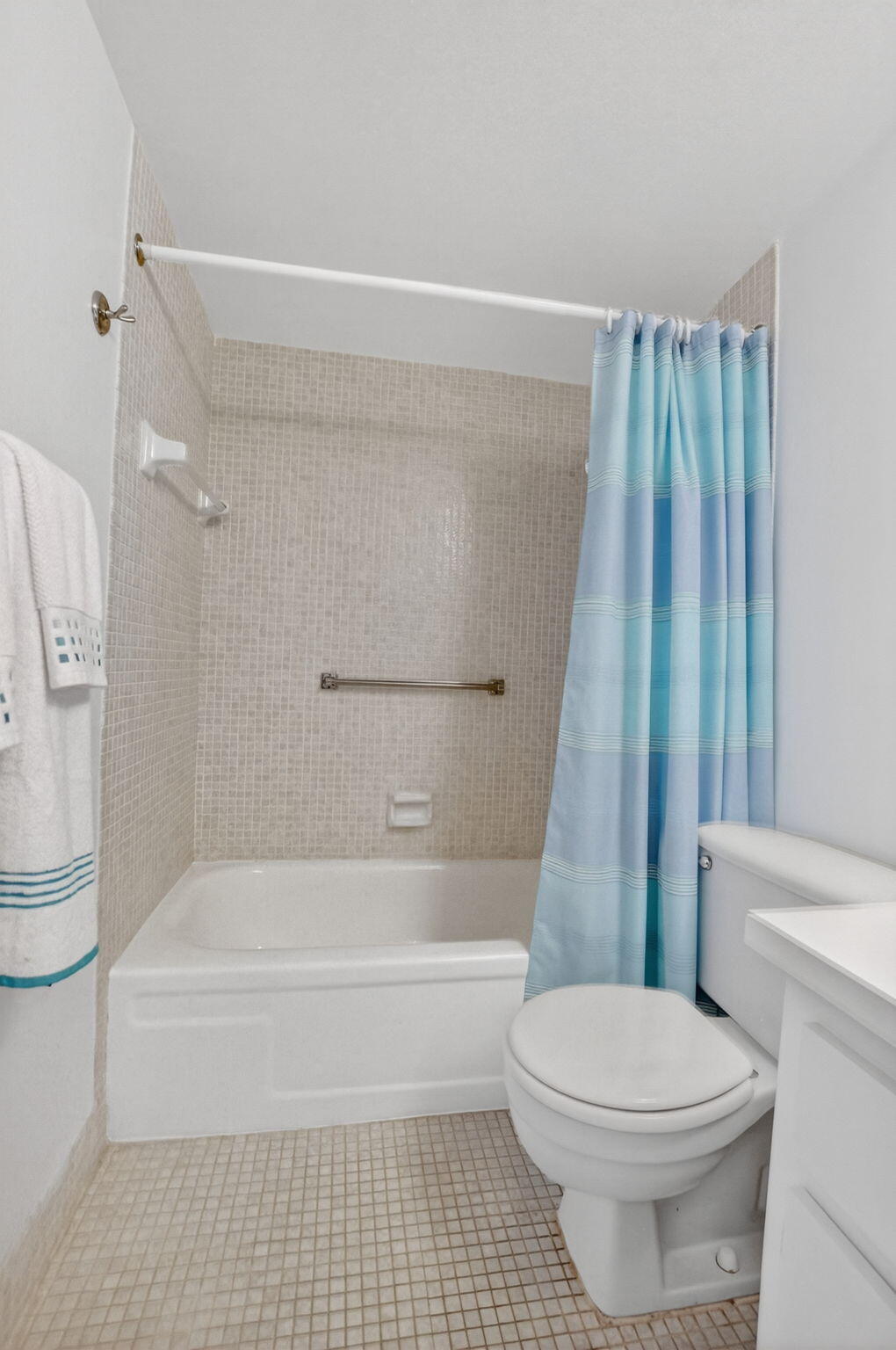 4008 Hythe A Boca Raton, FL 33434 - Photo 22 of 58 Main Bathroom