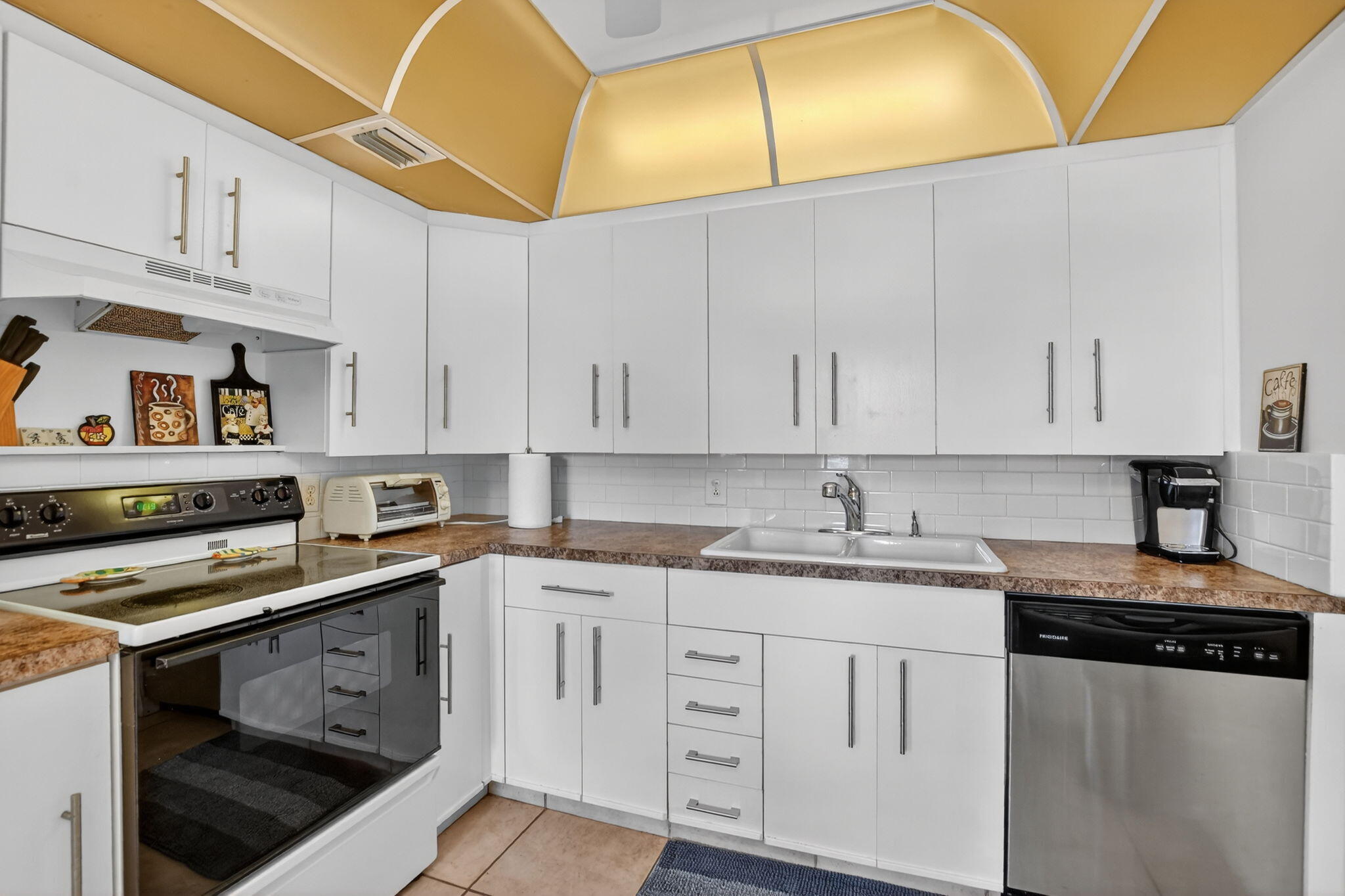 4008 Hythe A Boca Raton, FL 33434 - Photo 4 of 58 Kitchen