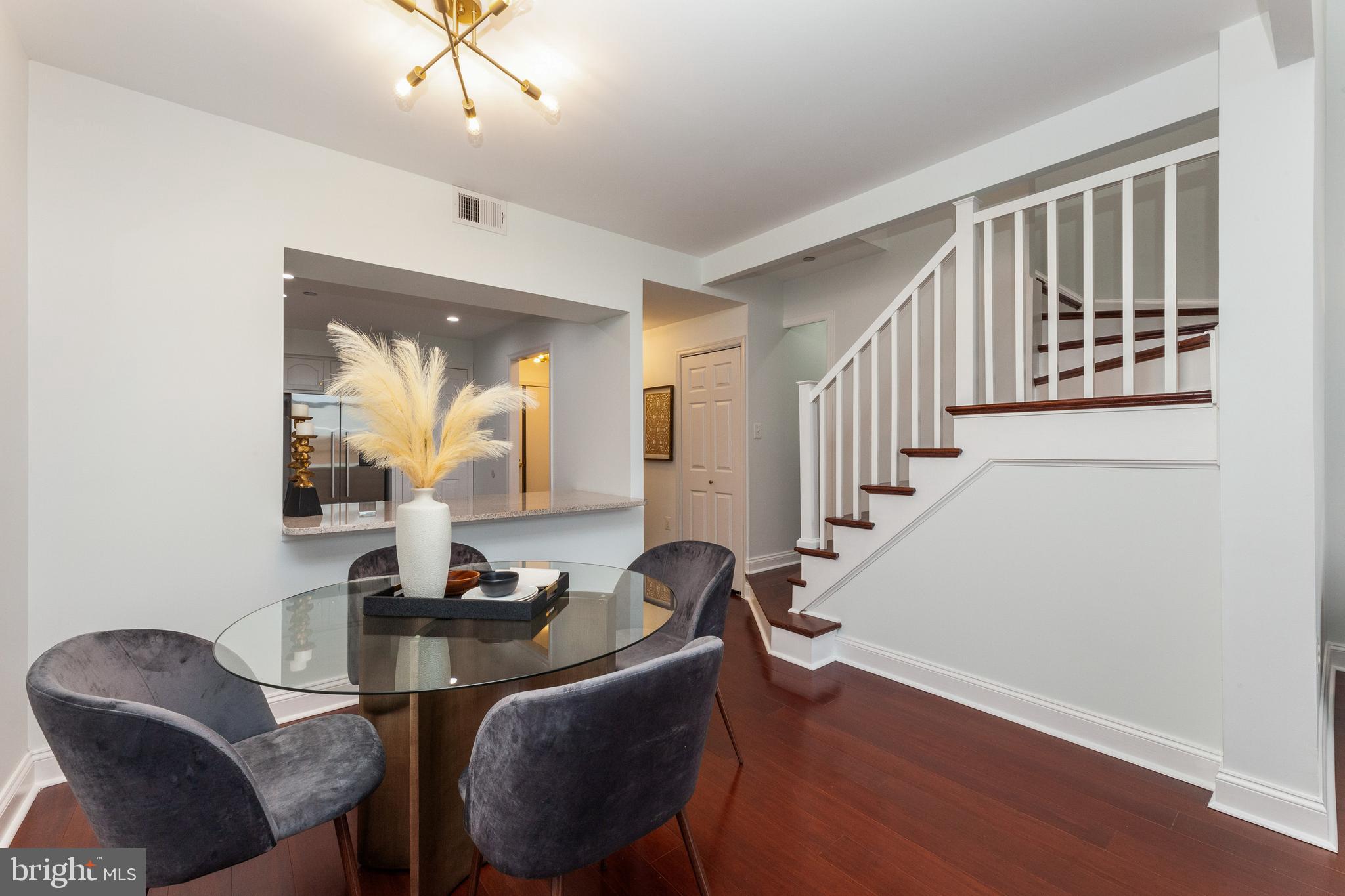 1301 North Courthouse Road, Unit 1802 Arlington, VA 22201 - Photo 19 of 42 Unique floorpan