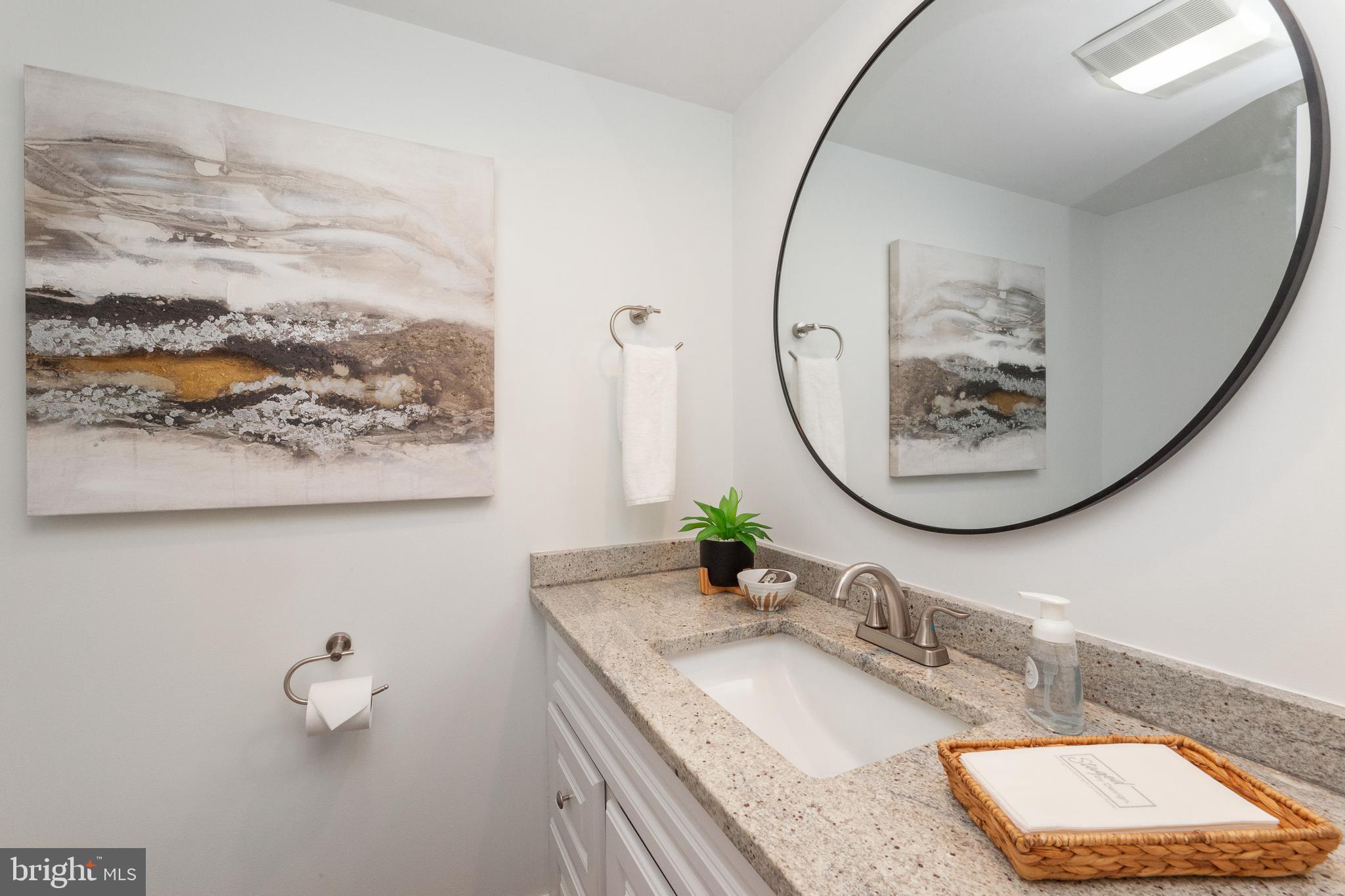 1301 North Courthouse Road, Unit 1802 Arlington, VA 22201 - Photo 8 of 42 Main floor half bath