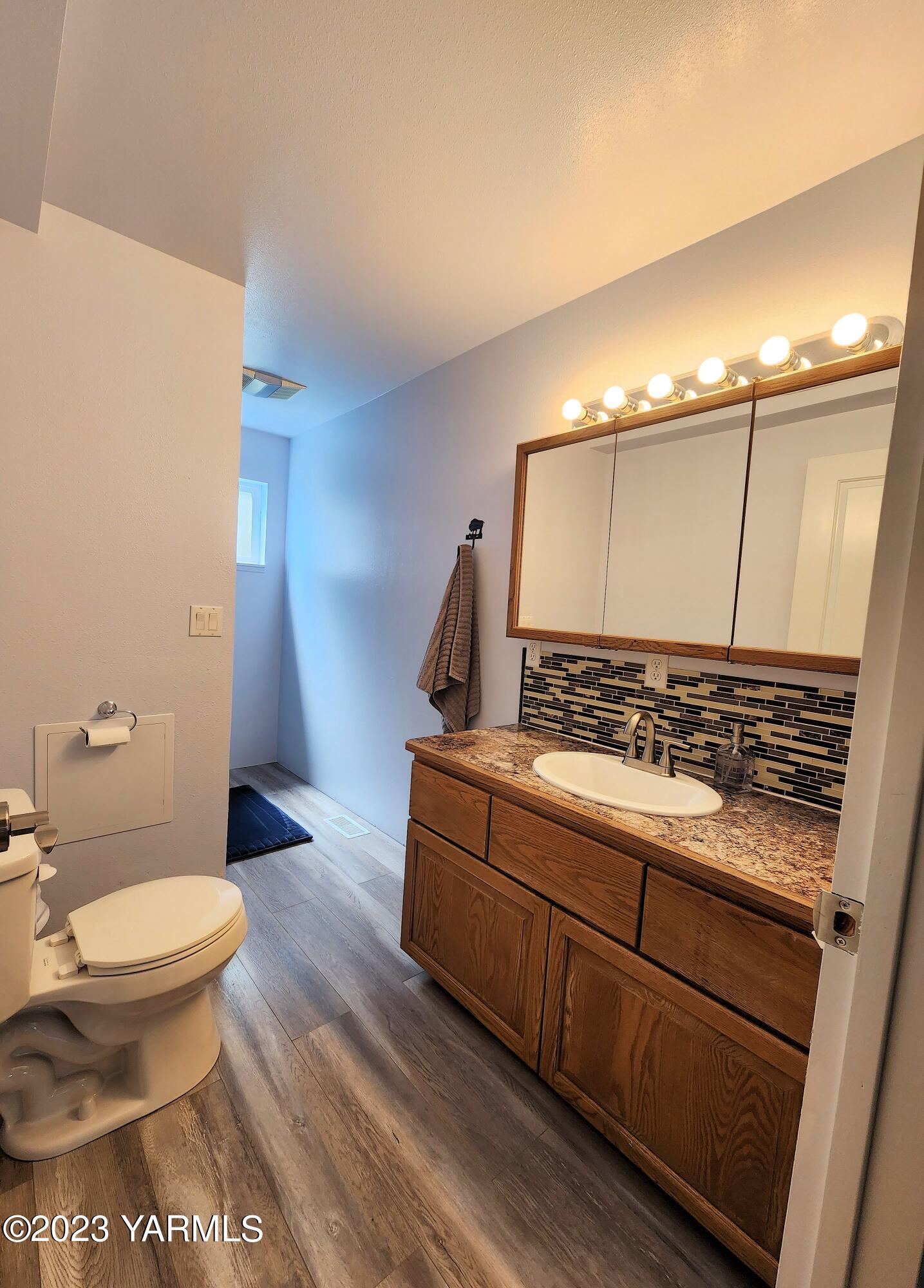 231 Taylor Loop Road Selah, WA 98942 - Photo 14 of 18 a bathroom with a sink and a toilet
