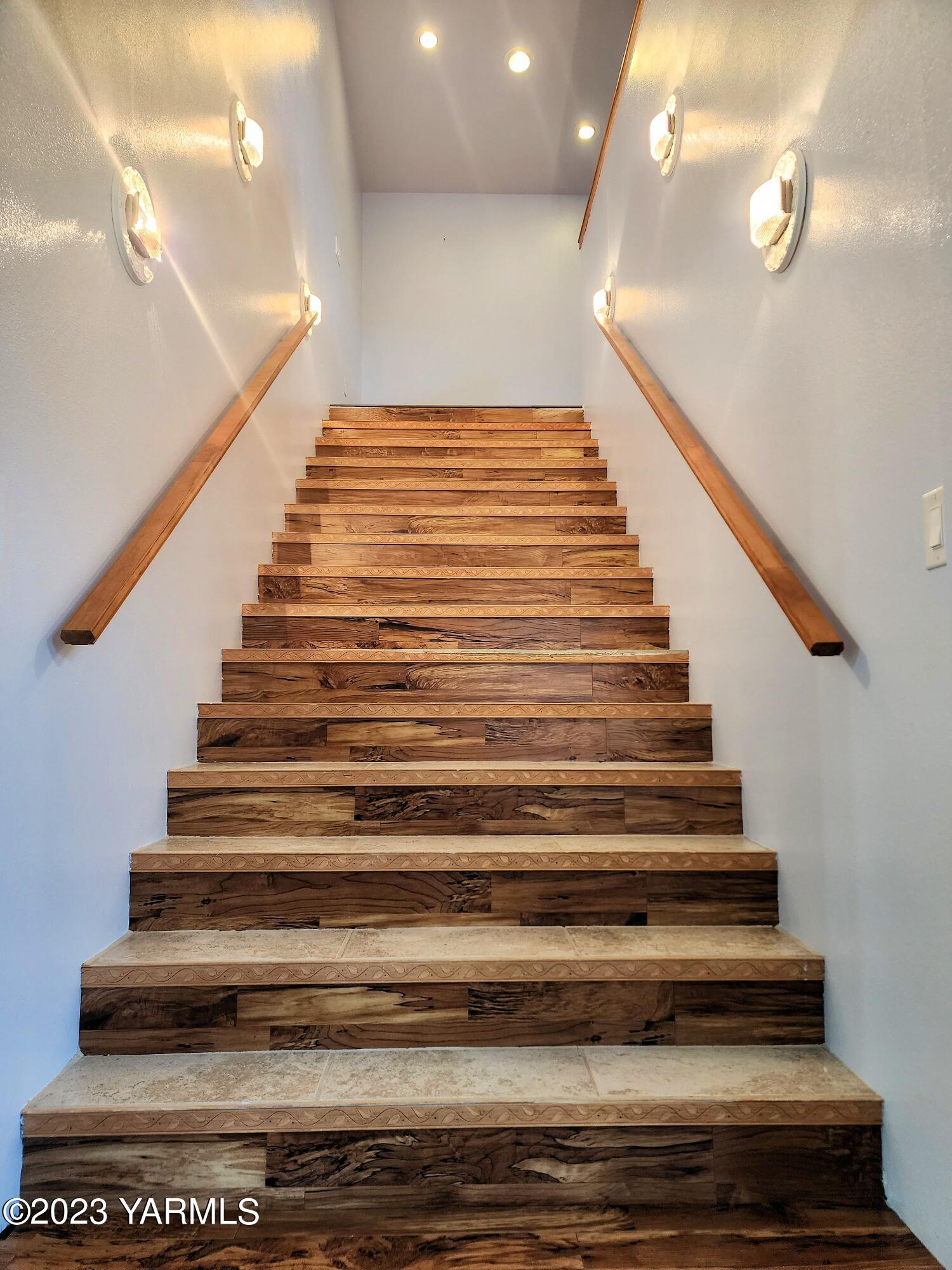 231 Taylor Loop Road Selah, WA 98942 - Photo 15 of 18 a view of entryway
