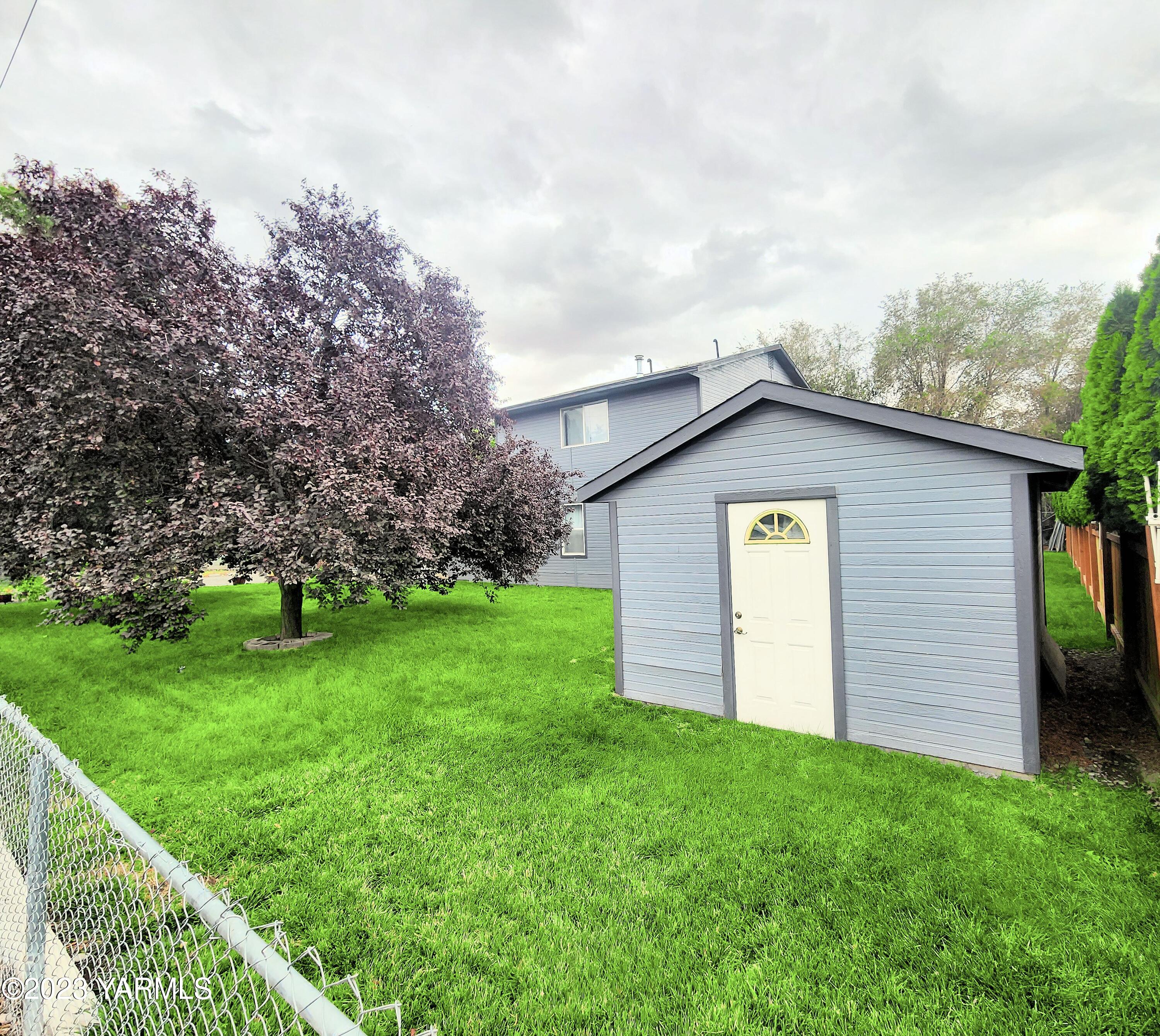 231 Taylor Loop Road Selah, WA 98942 - Photo 2 of 18 a view of an house with backyard space and garden