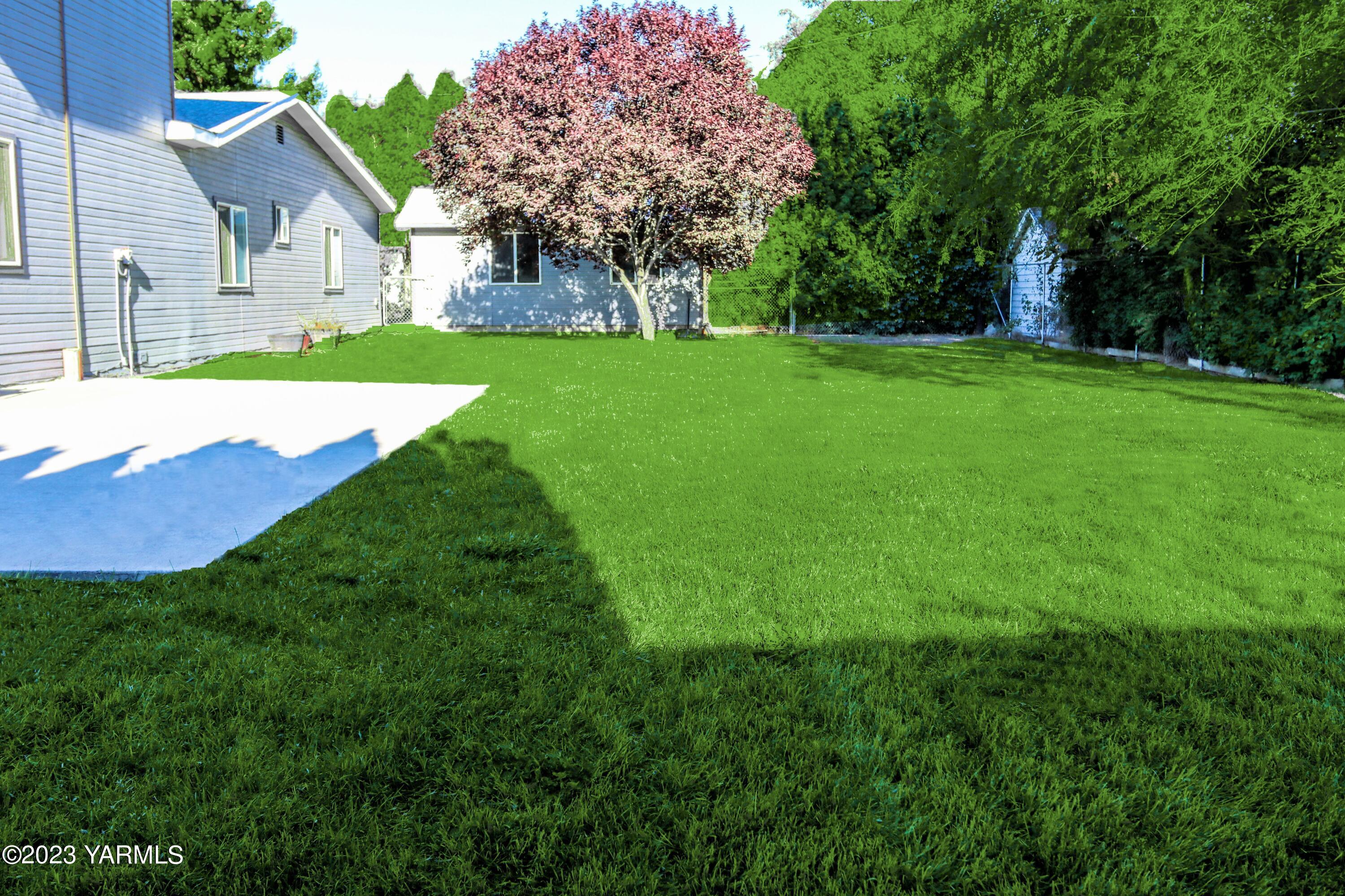 231 Taylor Loop Road Selah, WA 98942 - Photo 4 of 18 a view of a house with a yard