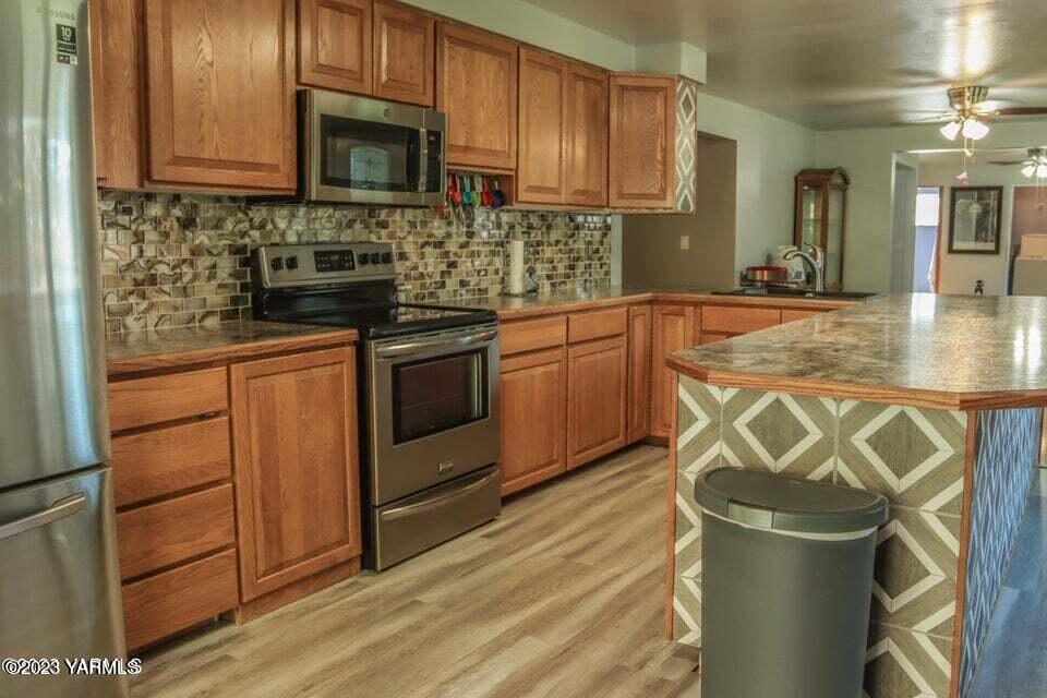 231 Taylor Loop Road Selah, WA 98942 - Photo 6 of 18 a kitchen with stainless steel appliances granite countertop a sink stove and microwave