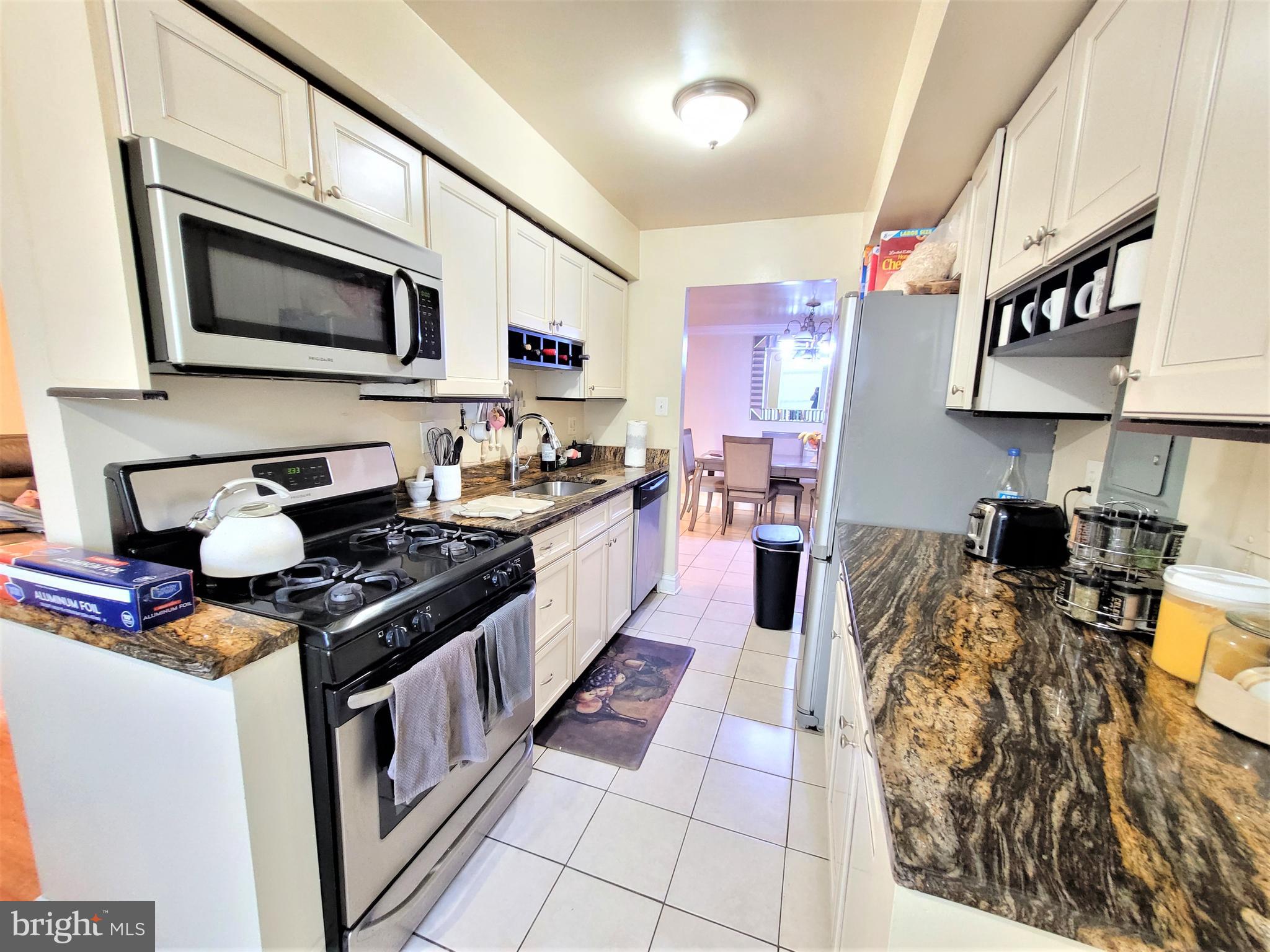 3350 Woodburn Road, Unit T2 Annandale, VA 22003 - Photo 13 of 57 Kitchen