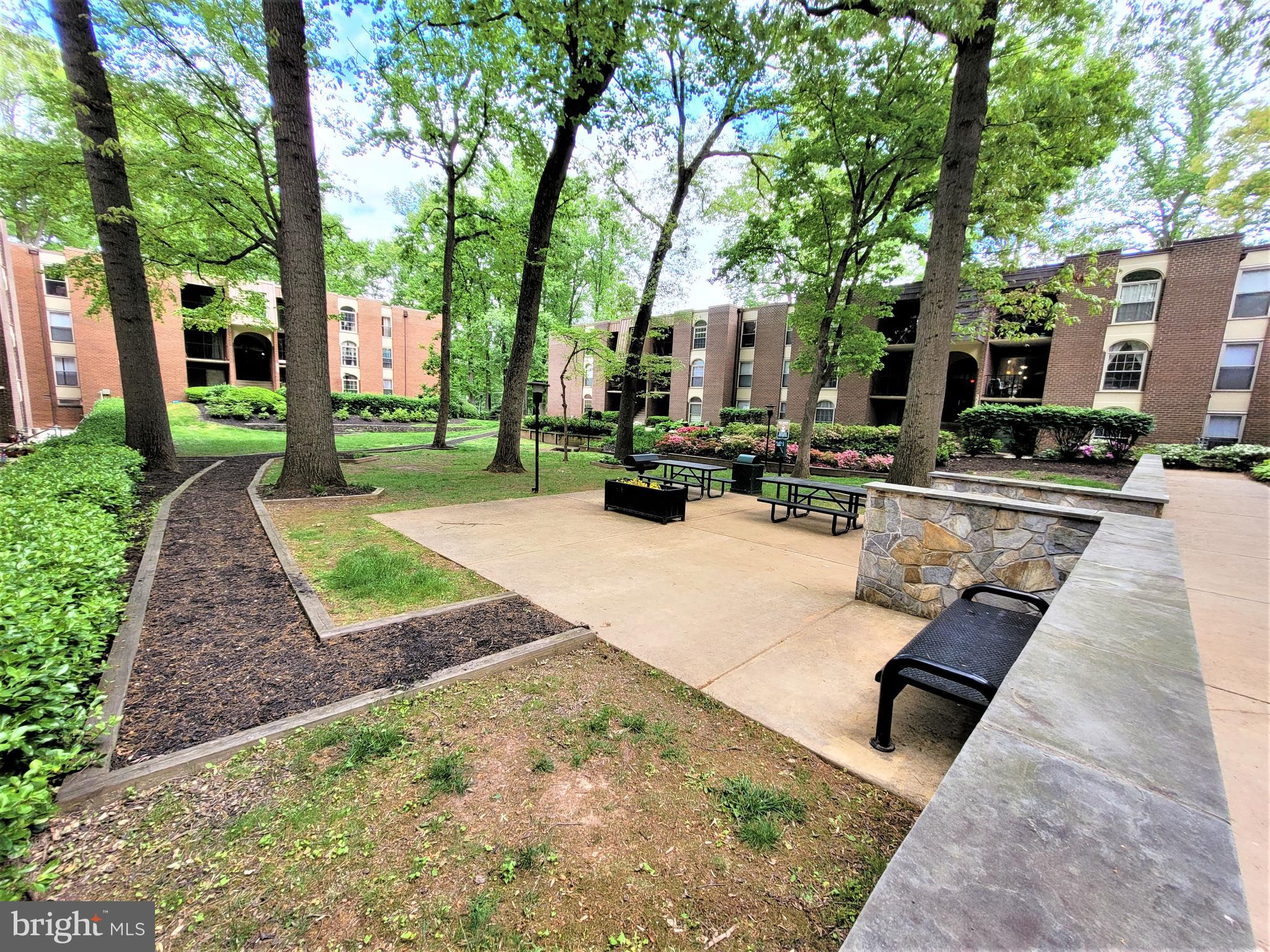 3350 Woodburn Road, Unit T2 Annandale, VA 22003 - Photo 28 of 57 Courtyard in front of building