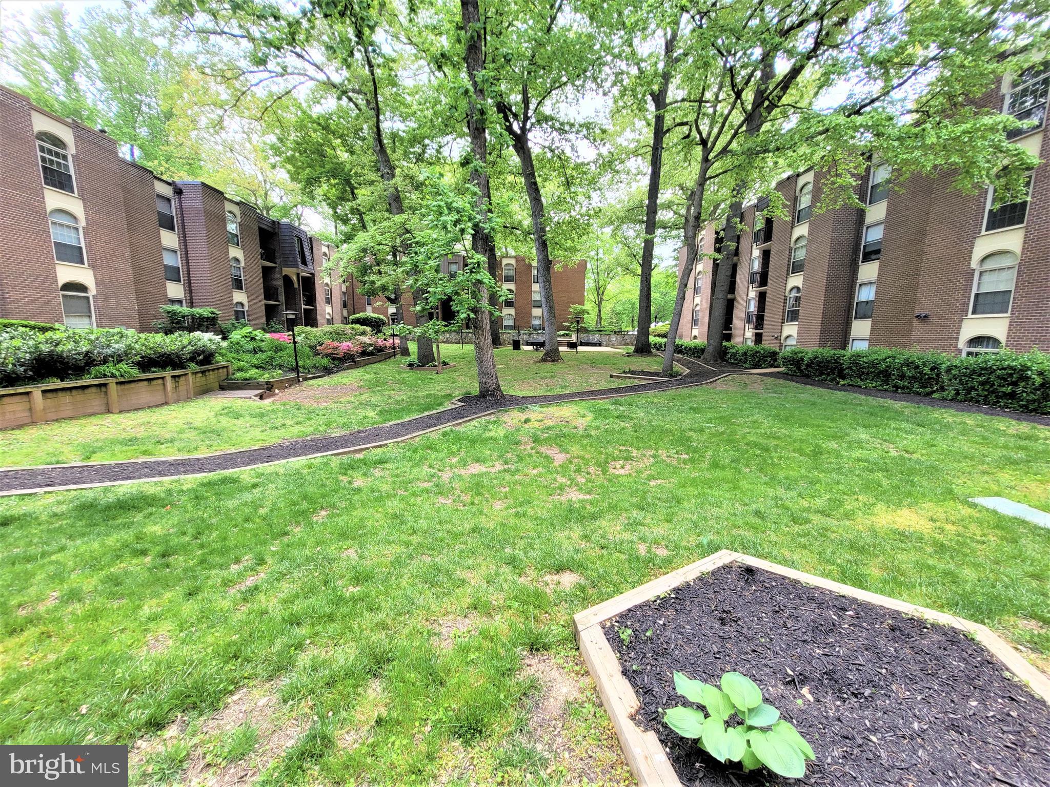 3350 Woodburn Road, Unit T2 Annandale, VA 22003 - Photo 30 of 57 Courtyard in front of building