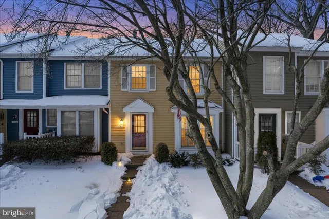 $588,500 | 1563 Twisted Oak Drive, Reston, VA 20194