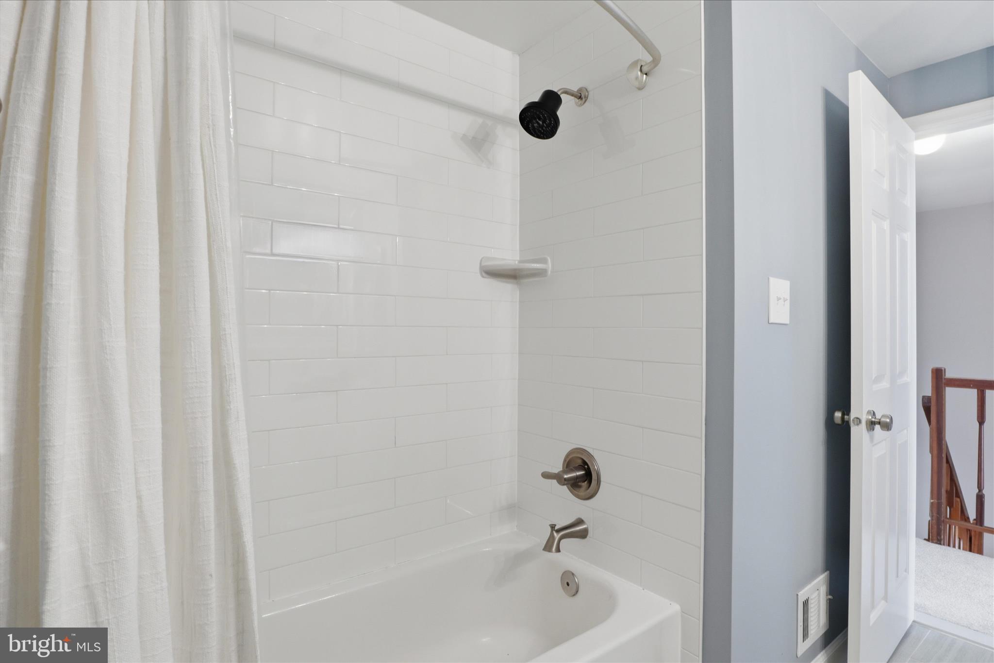 1563 Twisted Oak Drive Reston, VA 20194 - Photo 30 of 47 a bathroom with a bathtub