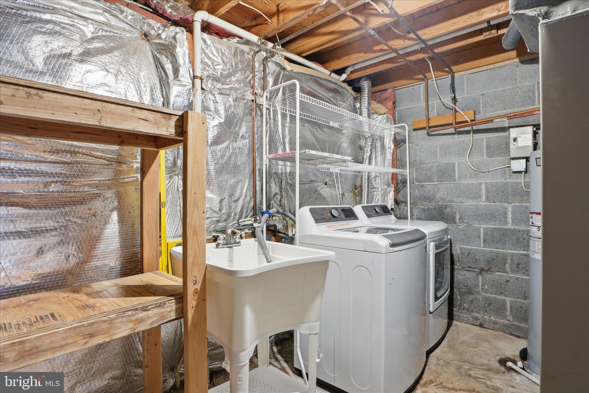 1563 Twisted Oak Drive Reston, VA 20194 - Photo 35 of 47 a bathroom with a sink and mirror