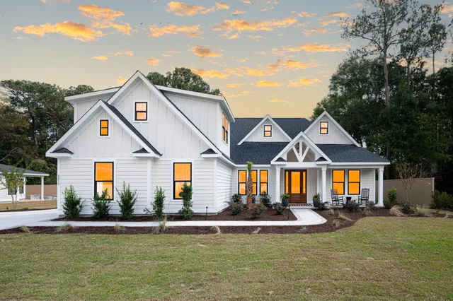 $949,000 | 19 Middleton Oaks Road, Charleston, SC 29414