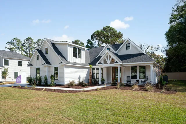 $949,000 | 19 Middleton Oaks Road, Charleston, SC 29414