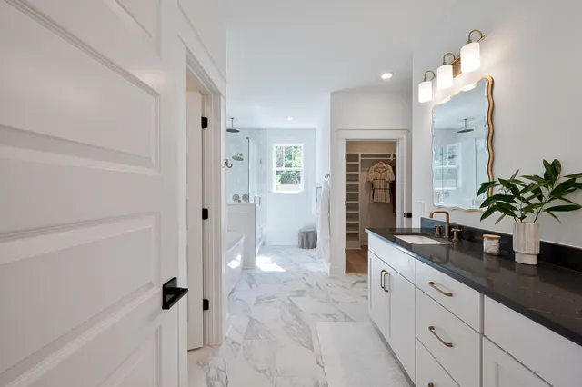 $949,000 | 19 Middleton Oaks Road, Charleston, SC 29414