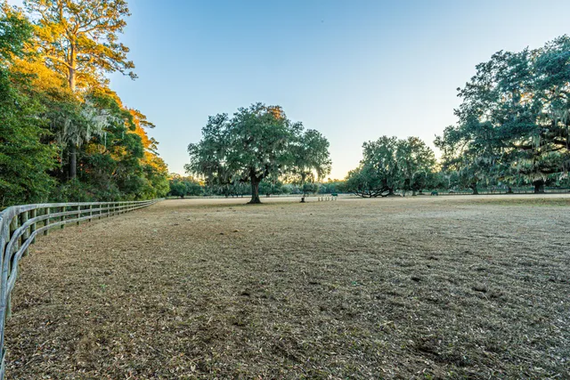 $949,000 | 19 Middleton Oaks Road, Charleston, SC 29414