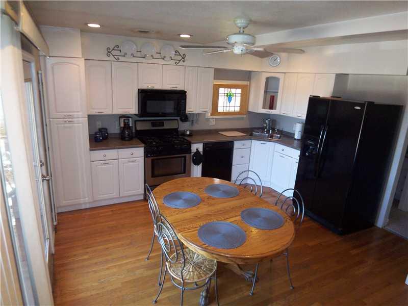 253 Lincoln Hall Road Elizabeth, PA 15037 - Photo 11 of 16 Kitchen.