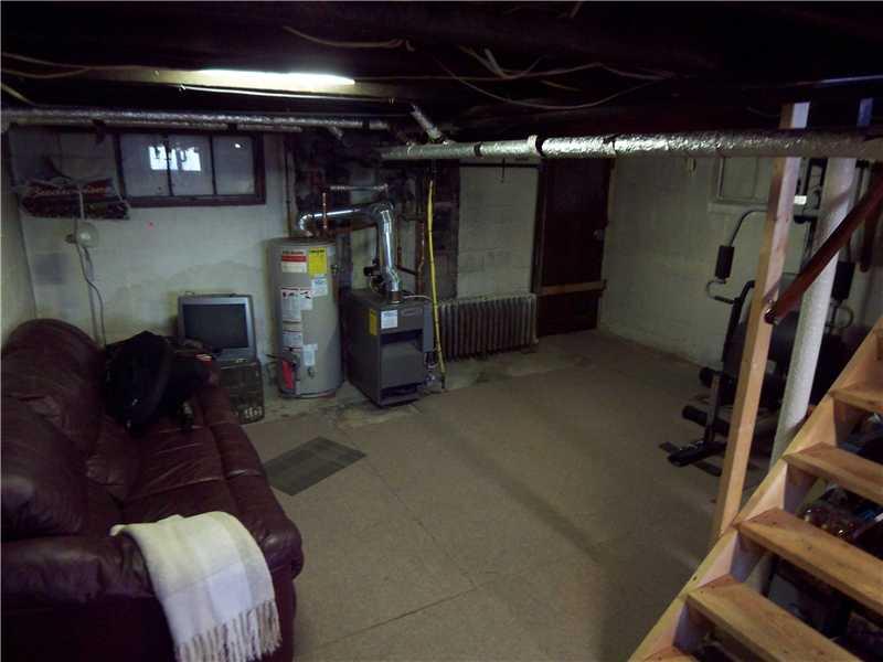 253 Lincoln Hall Road Elizabeth, PA 15037 - Photo 15 of 16 Family Room.