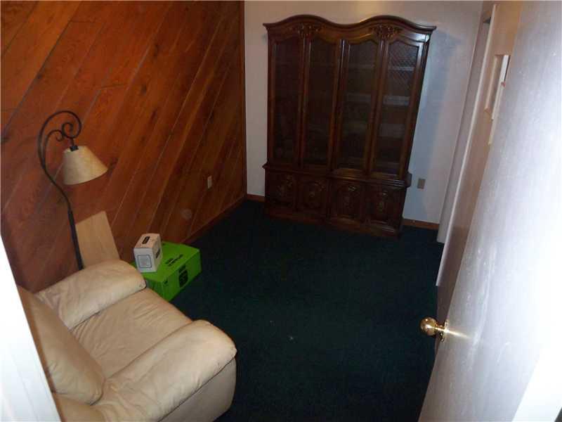 253 Lincoln Hall Road Elizabeth, PA 15037 - Photo 10 of 16 Computer Room. could be third bedroom