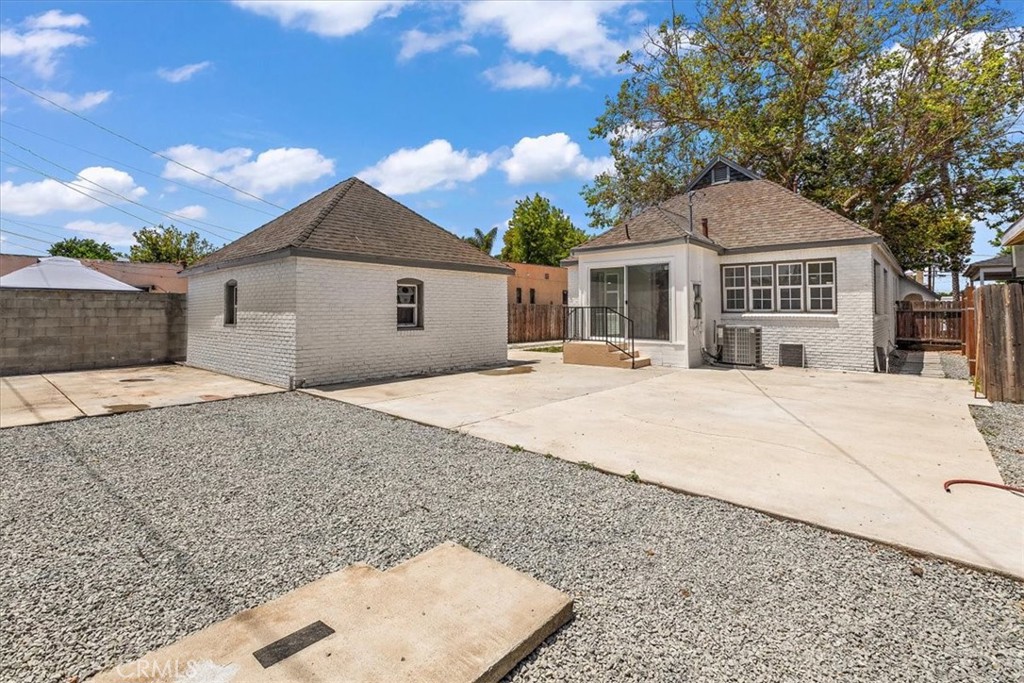 1218 North Spring Avenue Compton, CA 90221 - Photo 27 of 31 Backyard