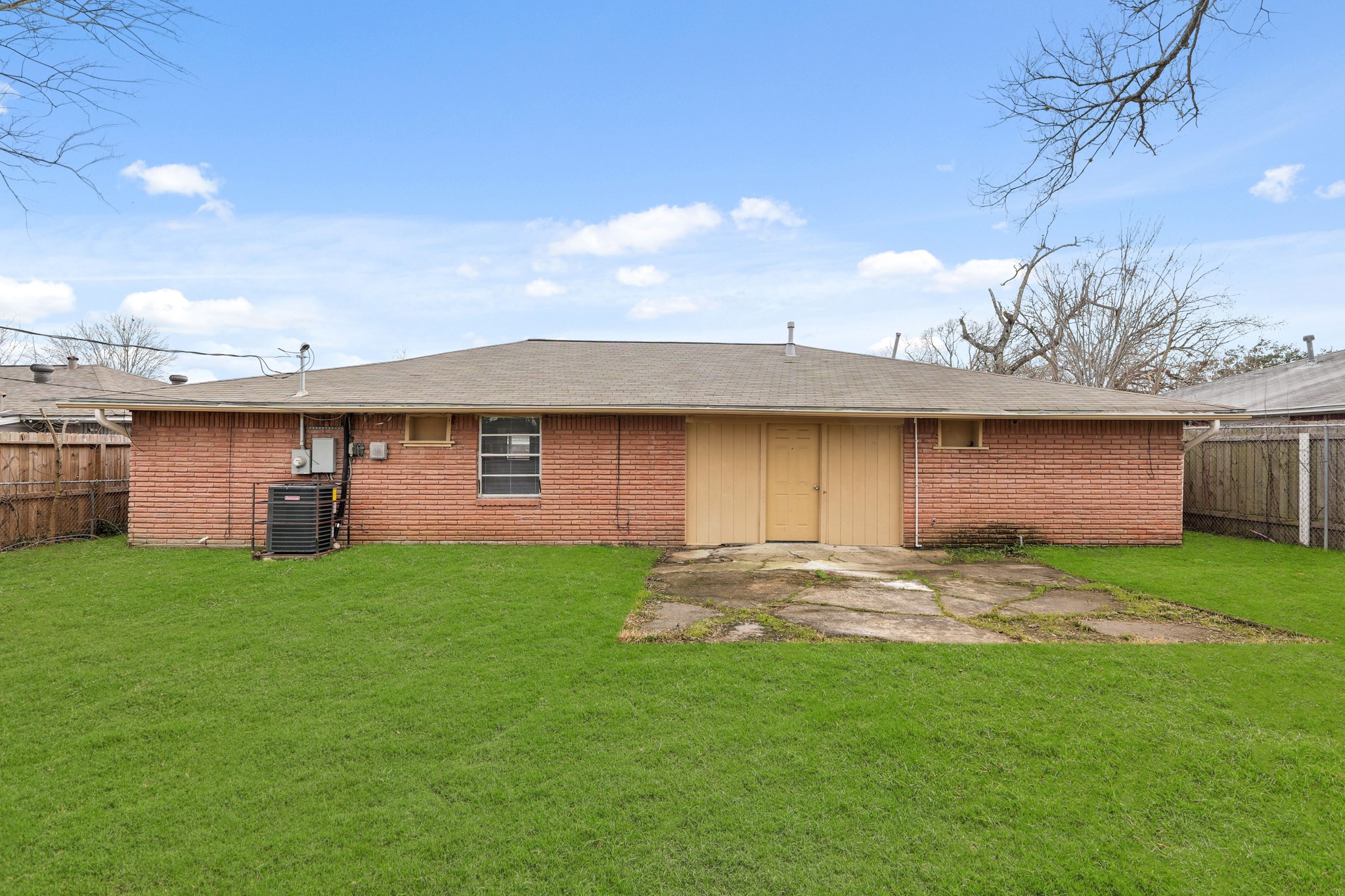 414 Grantham Road Baytown, TX 77521 - Photo 18 of 19 a backyard of a house with lots of green space