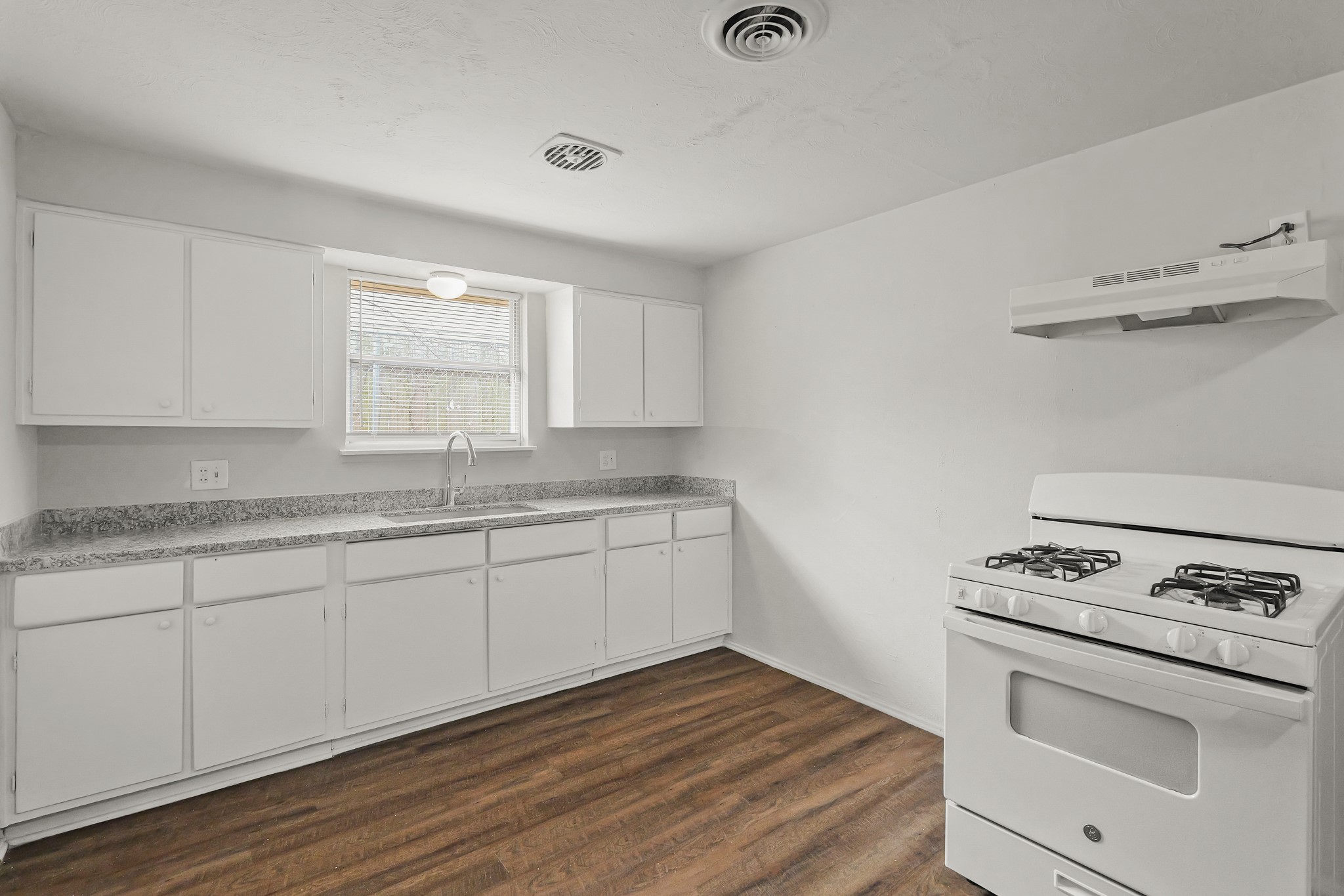 414 Grantham Road Baytown, TX 77521 - Photo 9 of 19 a kitchen with granite countertop white cabinets and white appliances