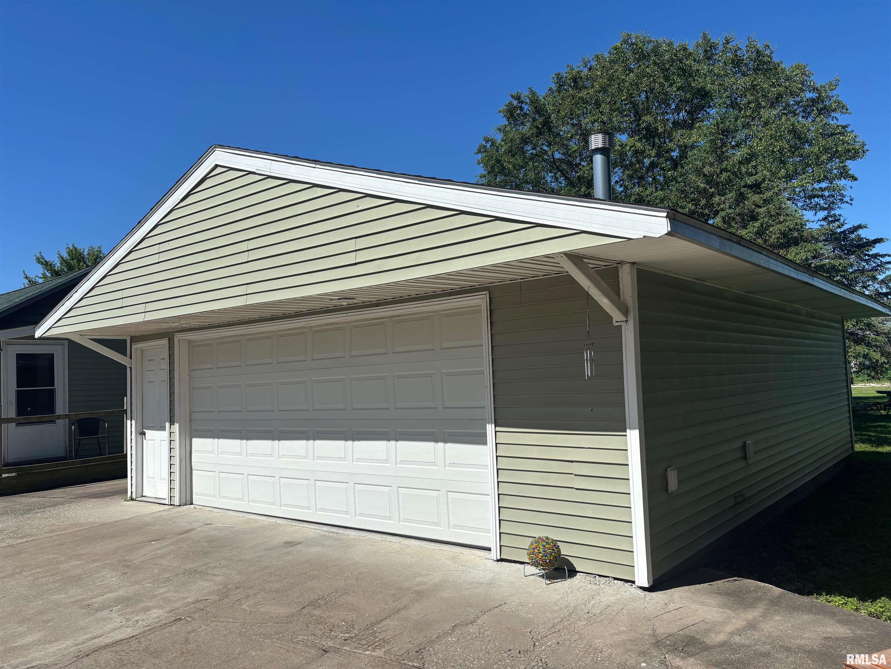 209 West C Street Alpha, IL 61413 - Photo 5 of 15